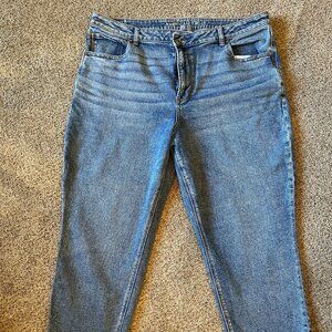 American Eagle High-Rise Mom Jean